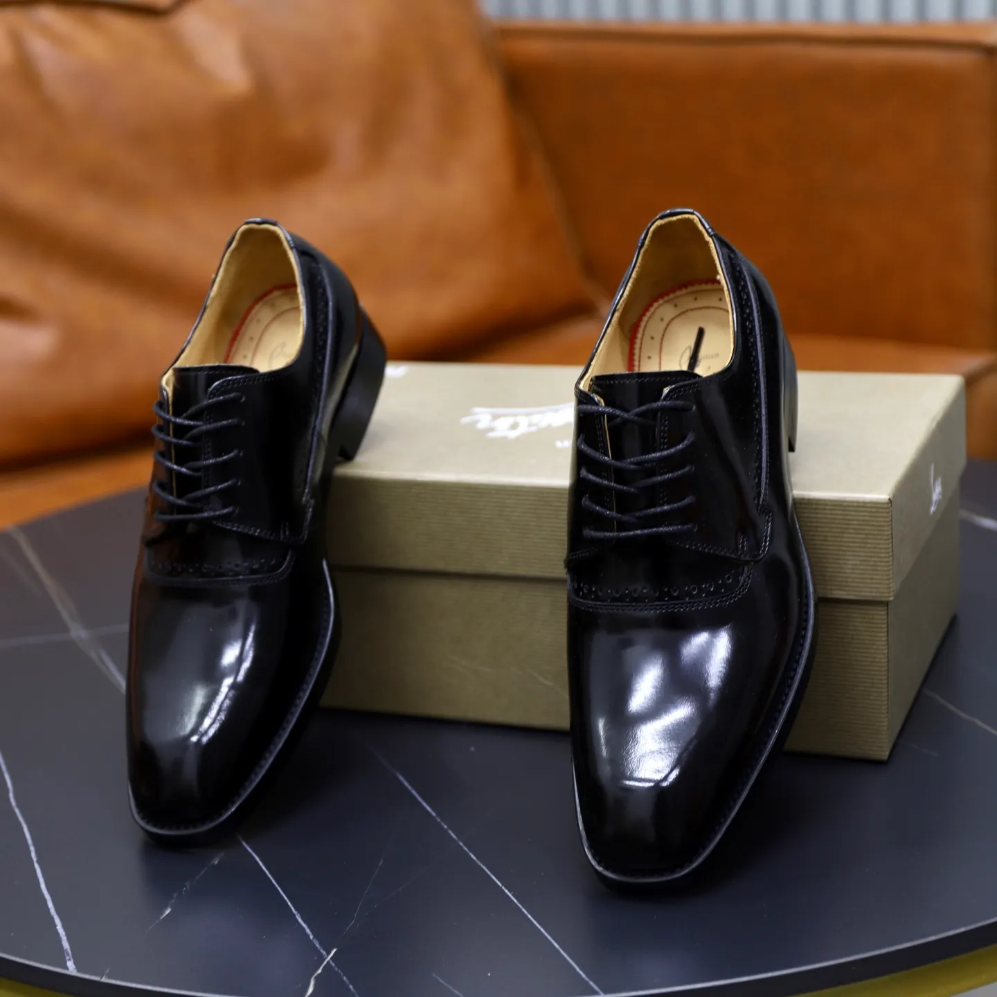 Ex-factory price: 620💰Christia*.Loubouti*🆑High-end men’s business formal leather shoes | Classic red sole shoes | Original imported first-layer cowhide | Water-dyed cowhide lining | Italian imported red rubber outsole | High-end luxury | Perfect interpretation of fashion, sunshine, style, suitable for various occasions Size: 39-44 (38.45 custom-made)